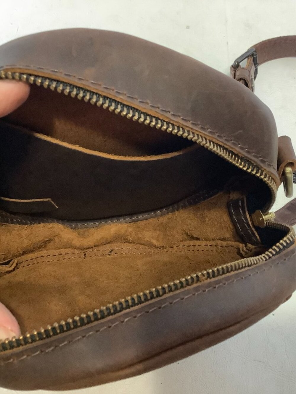 Portland Leather Goods Circle Crossbody Bag Purse Brown 7" - Picture 9 of 10
